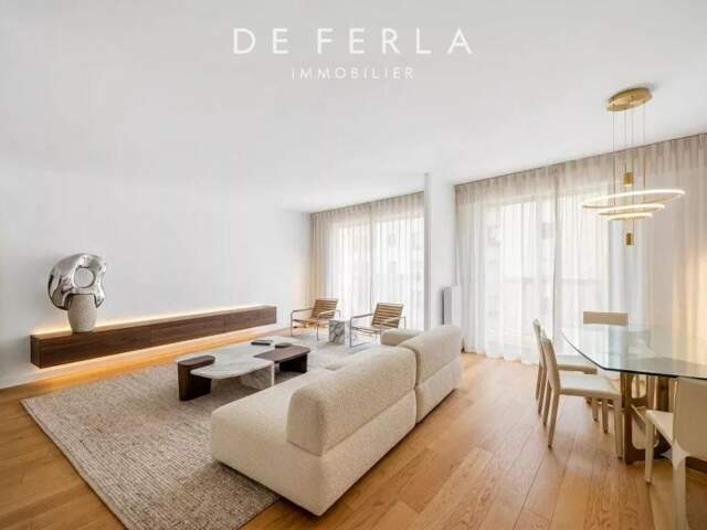 Paris XVᵉ – Appartement familial traversant avec doubles balcons et parking — photo du bien