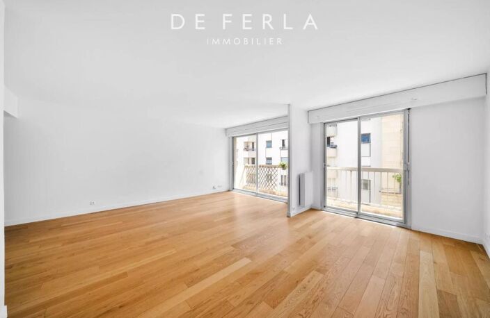 Paris XVᵉ – Appartement familial traversant avec doubles balcons et parking — photo 2