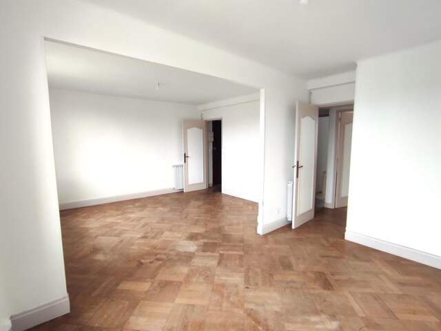 Appartement À Vendre — photo du bien