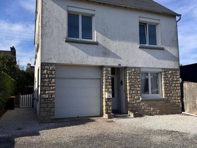Investissement locatif clé en main à Rostrenen : maison de 70 m² en parfait état, 3 chambres, jardin et garage — photo 1