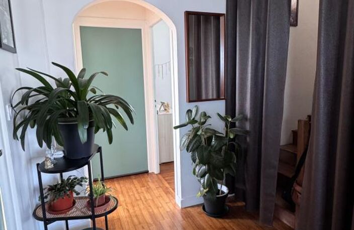 Investissement locatif clé en main à Rostrenen : maison de 70 m² en parfait état, 3 chambres, jardin et garage — photo 2