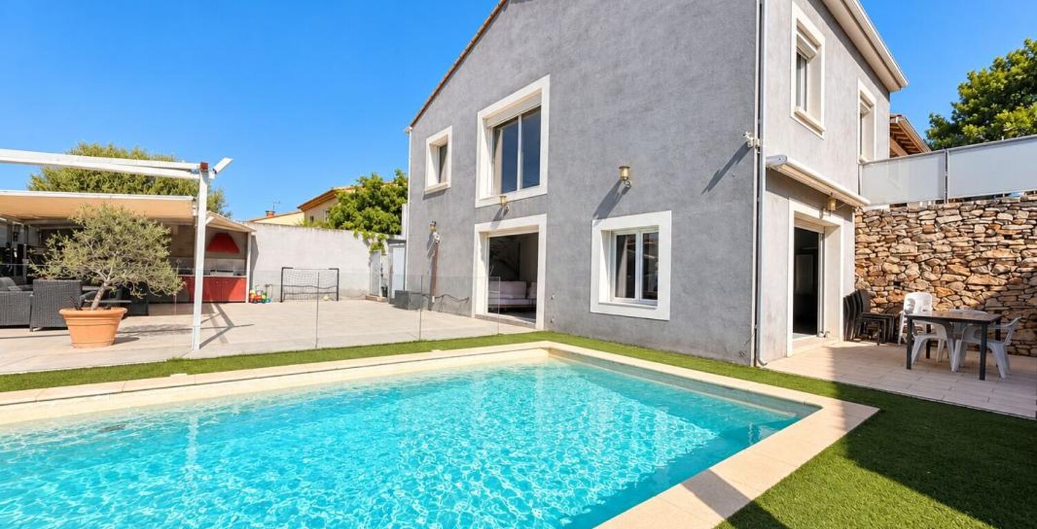 Castries · Maison d'architecte de 203 m² avec piscine — photo 1