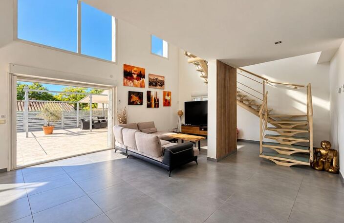 Castries · Maison d'architecte de 203 m² avec piscine — photo 2