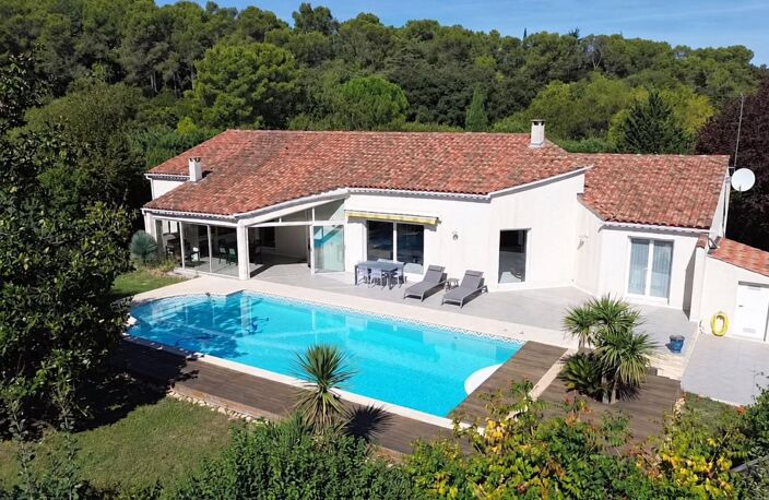 Villa familiale de plain pied avec piscine et jardin arboré — photo 2