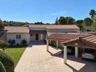 Villa familiale de plain pied avec piscine et jardin arboré — photo 3