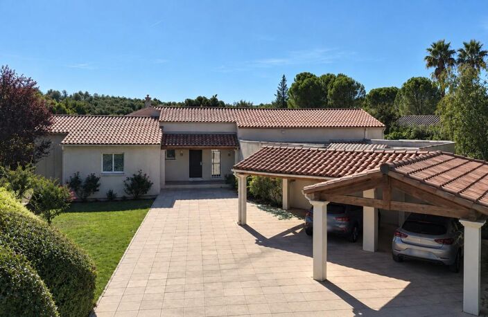 Villa familiale de plain pied avec piscine et jardin arboré — photo 3