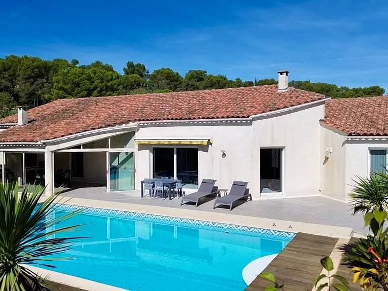 Villa familiale de plain pied avec piscine et jardin arboré — photo 1