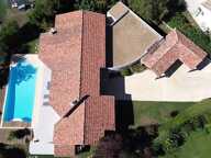Villa familiale de plain pied avec piscine et jardin arboré — photo 2