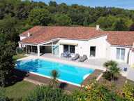 Villa familiale de plain pied avec piscine et jardin arboré — photo 3