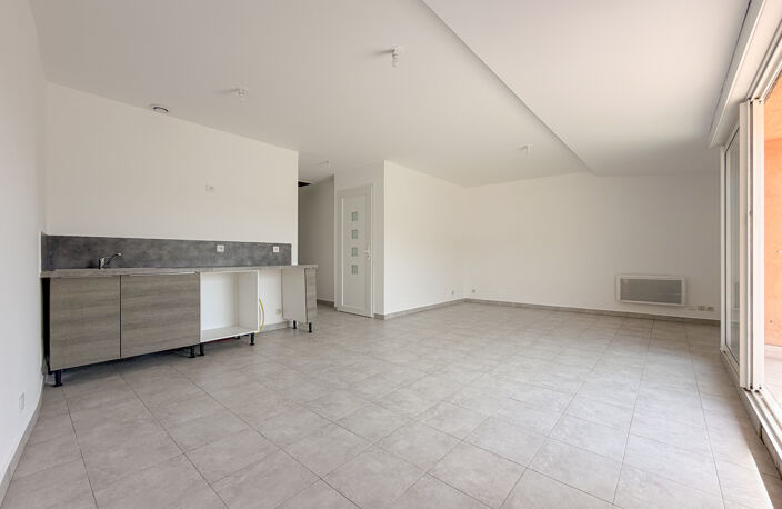 PIGNANS   T4 DERNIER ÉTAGE AVEC TERRASSE DE 28 M2 ET GARAGE — photo 5
