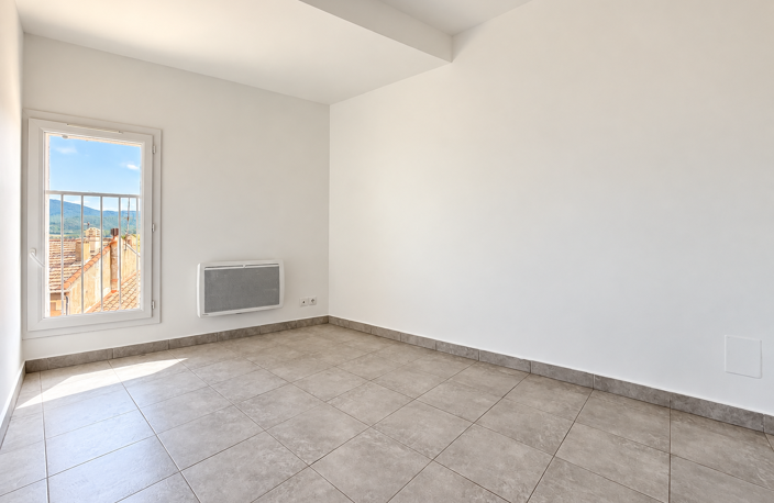 PIGNANS   T4 DERNIER ÉTAGE AVEC TERRASSE DE 28 M2 ET GARAGE — photo 3