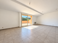 PIGNANS   T4 DERNIER ÉTAGE AVEC TERRASSE DE 28 M2 ET GARAGE — photo 2