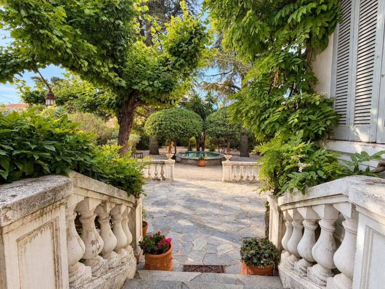 Toulon Brunet – Maison de caractère 1920 de 5 chambres avec jardin au calme, terrasse plein sud et prestations impeccables — photo 1