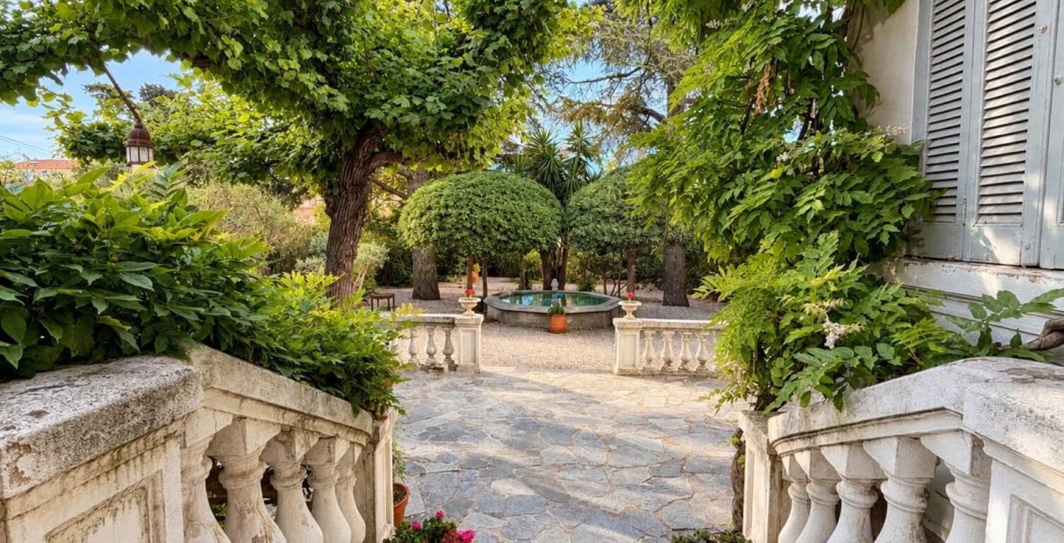 Toulon Brunet – Maison de caractère 1920 de 5 chambres avec jardin au calme, terrasse plein sud et prestations impeccables — photo 1