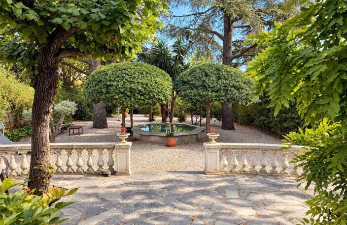 Toulon Brunet – Maison de caractère 1920 de 5 chambres avec jardin au calme, terrasse plein sud et prestations impeccables — photo 2