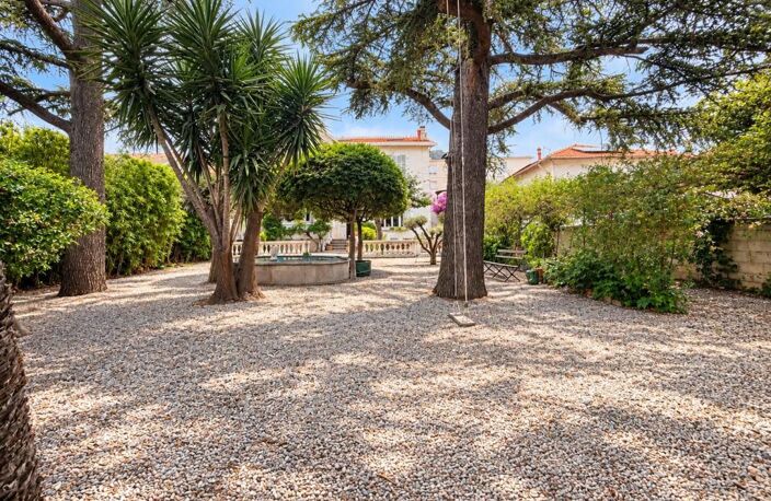 Toulon Brunet – Maison de caractère 1920 de 5 chambres avec jardin au calme, terrasse plein sud et prestations impeccables — photo 3