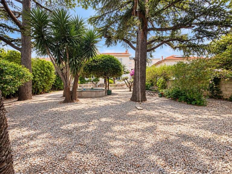 Toulon Brunet – Maison de caractère 1920 de 5 chambres avec jardin au calme, terrasse plein sud et prestations impeccables — photo 1