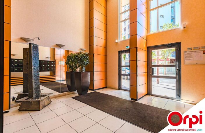 Appartement T2 avec balcon et garage — Reims Clemenceau — photo 2