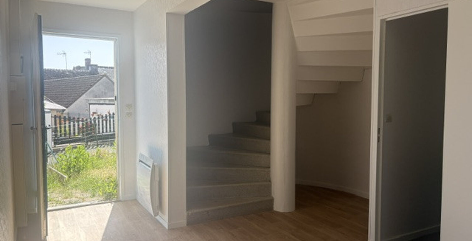 Leasing Maison 4  pièces 102 m² La Châtre — photo 1