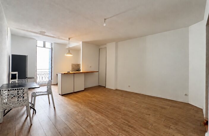 Appartement à vendre 3 pièces MONTPELLIER CENTRE HISTORIQUE (34)- Le charme de l'ancien à personnaliser — photo 2