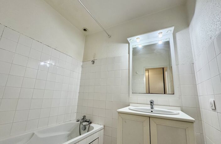 Appartement à vendre 3 pièces MONTPELLIER CENTRE HISTORIQUE (34)- Le charme de l'ancien à personnaliser — photo 5
