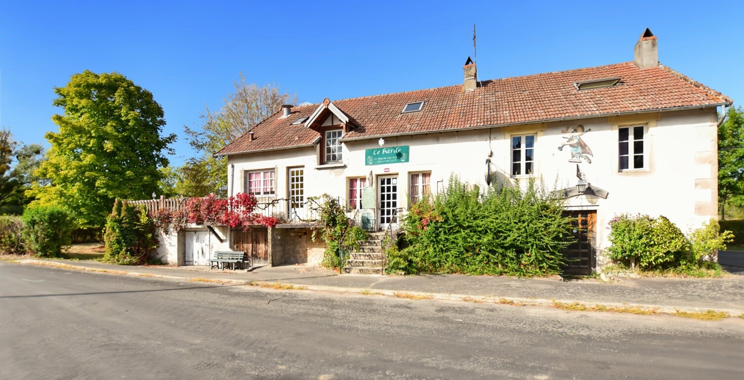 Maison de 177 m2 avec terrain de 2408 m2, avec licence IV, à LA CHAPELLE SOUS UCHON (71) — photo 1