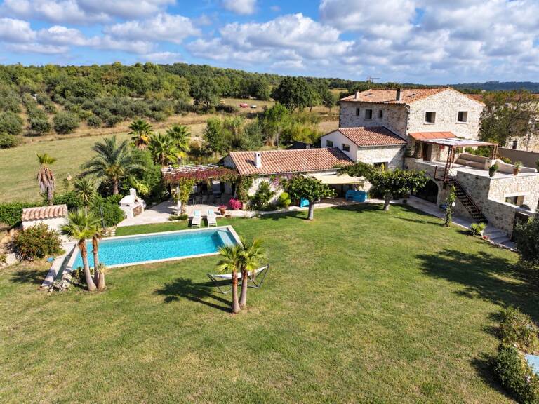Entre Uzès et Nîmes – Mas de caractère 360 m², piscine, 1,7 ha et vignes  Maison à vendre 9 pièces  (30) — photo 1