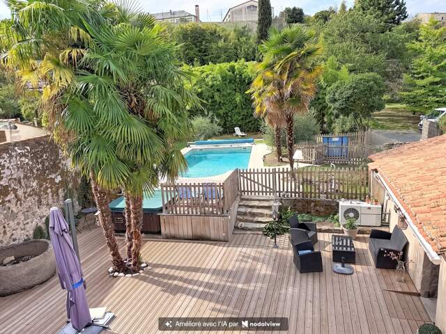 Maison à vendre 10 pièces PARTHENAY (79) - 306 m² - 6 ch - terrain 1496 m² - piscine — photo du bien