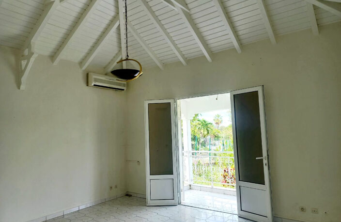 Villa T4 et son appartement T2 à vendre à ABYMES-GOSIER (971), piscine, terrain 1900 m² — photo 5