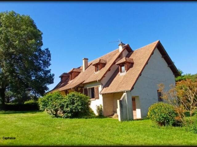 A Lembeye, sur un terrain de plus de 3000m² Maison de 185 m²  5 chambres et une belle dépendance — photo du bien