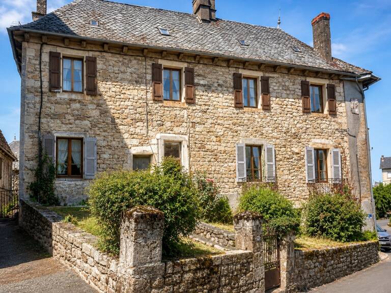 Maison à rénover entièrement 9 pièces SEXCLES (19) — photo 1