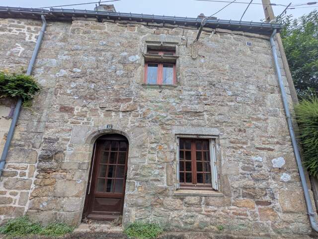 GUEMENE SUR SCORFF MAISON EN PIERRE 3 PIECES DE 53m² ENVIRON HABITABLE PARCELLE DE 108m² ENVIRON — photo du bien