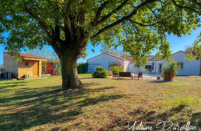 Maison de plain-pied offrant 4/5 chambres avec piscine sur 2000 m² aux BROUZILS (85) — photo 2