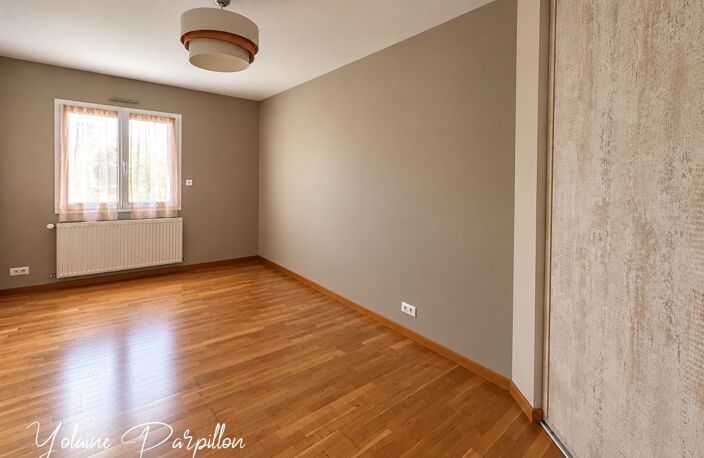 Maison de plain-pied offrant 4/5 chambres avec piscine sur 2000 m² aux BROUZILS (85) — photo 5