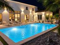 BREUILLET - DE L'ANCIEN AU CONTEMPORAIN - VILLA D'ARCHITECTE AVEC PISCINE  À DEUX PAS DU CENTRE — photo 2