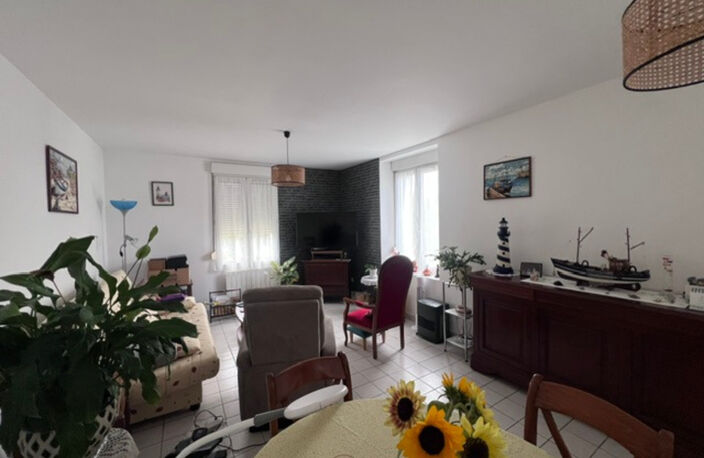 Appartement à louer 3 pièces SEICHES SUR LE LOIR (49) — photo 2