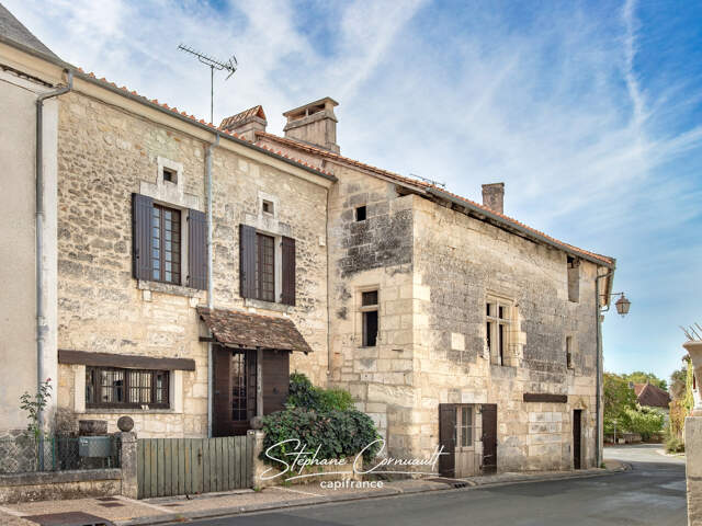 Au coeur de Paussac-et-Saint-Vivien, maison de caractère avec piscine — photo du bien