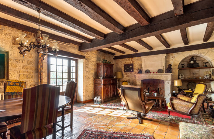 Au coeur de Paussac-et-Saint-Vivien, maison de caractère avec piscine — photo 3