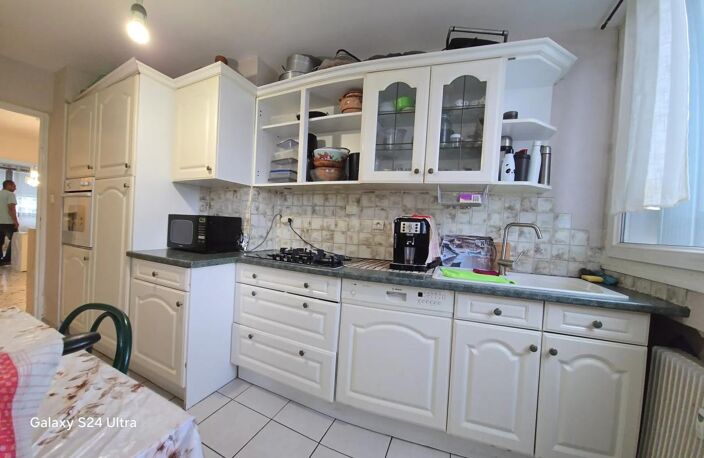 Saint Etienne – F5 110 m² au 10ᵉ et dernier étage – Garage — photo 4