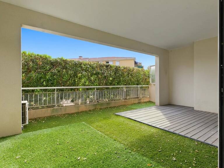 Appartement T3 de 63 m² en rez de jardin de 21 m2 avec garage double à Hyères — photo 1