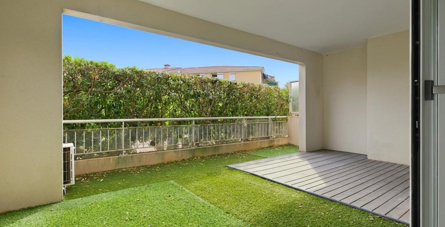 Appartement T3 de 63 m² en rez de jardin de 21 m2 avec garage double à Hyères — photo 1