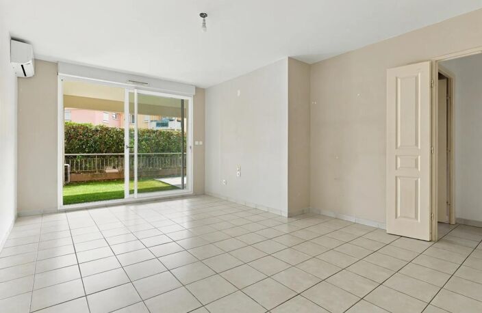 Appartement T3 de 63 m² en rez de jardin de 21 m2 avec garage double à Hyères — photo 2
