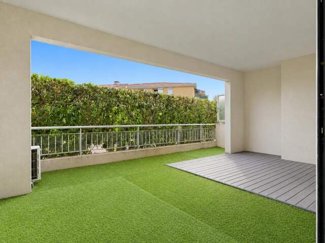 Appartement T3 de 63 m² en rez de jardin de 21 m2 avec garage double à Hyères — photo du bien