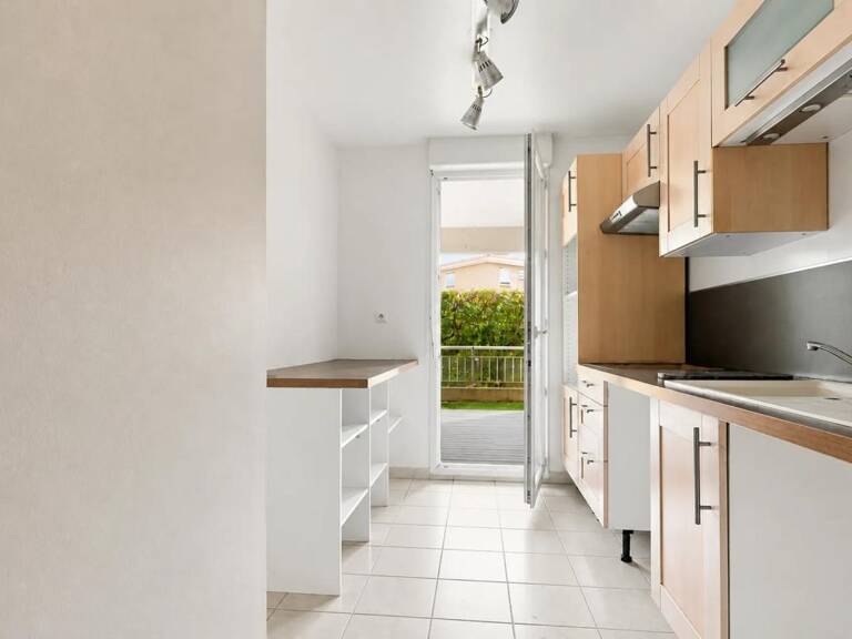 Appartement T3 de 63 m² en rez de jardin de 21 m2 avec garage double à Hyères — photo 1