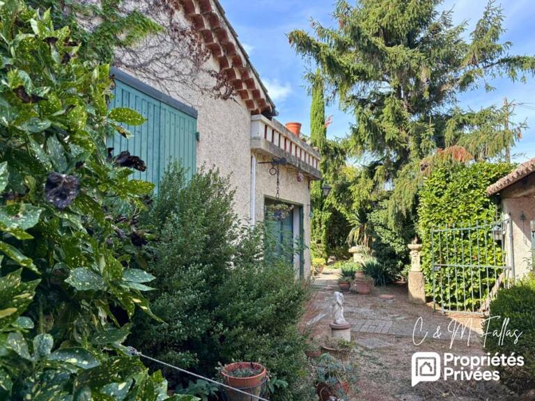 Maison plain pied, garage, jardin arboré, centre village — photo 1