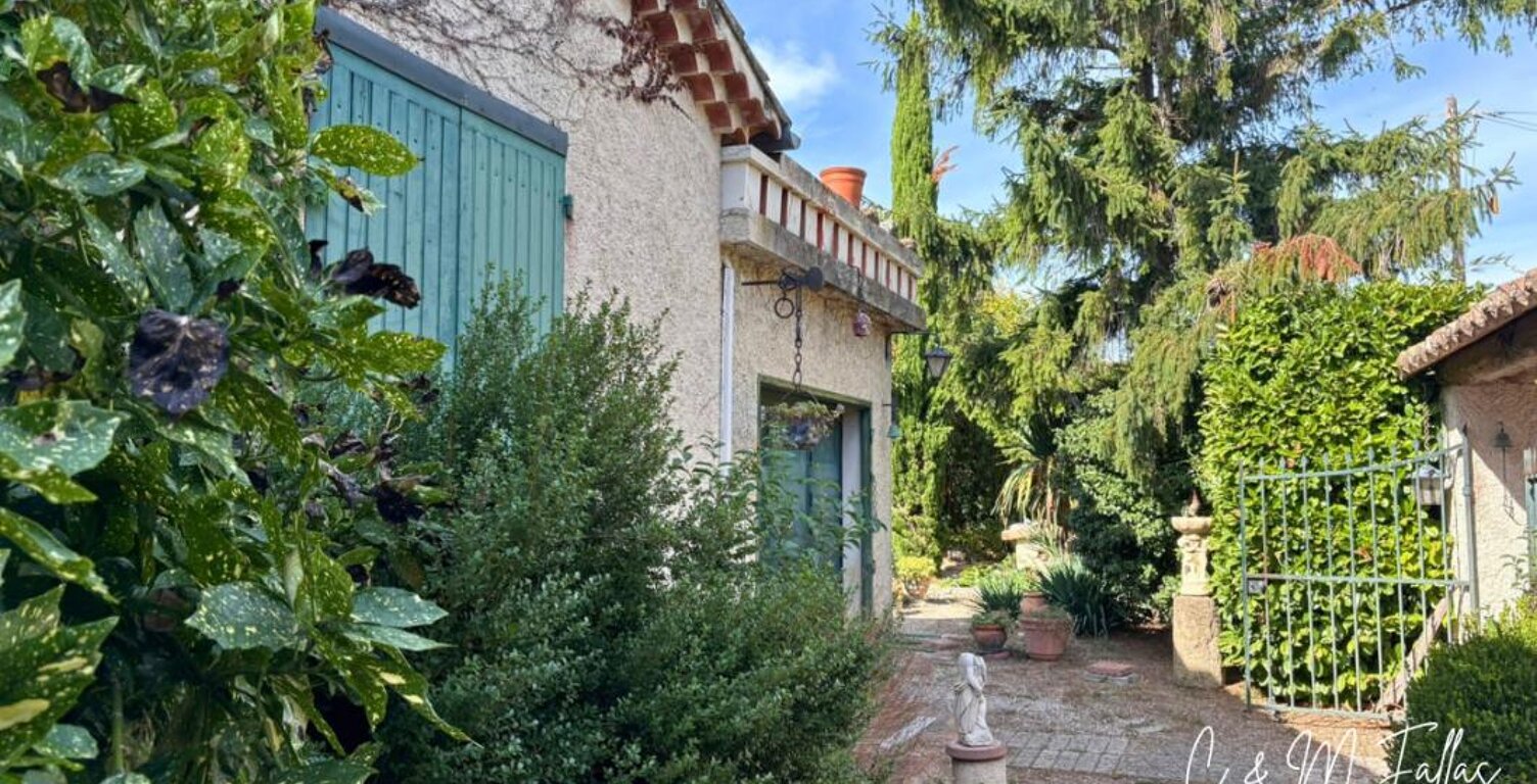 Maison plain pied, garage, jardin arboré, centre village — photo 1