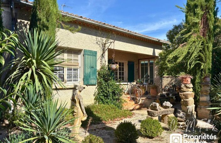 Maison plain pied, garage, jardin arboré, centre village — photo 2