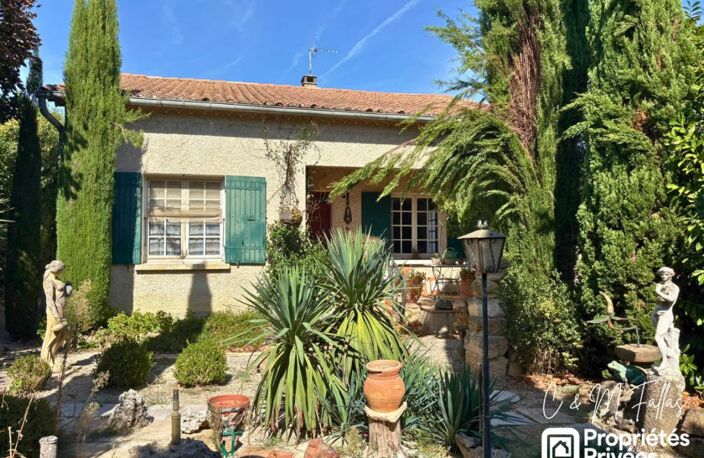 Maison plain pied, garage, jardin arboré, centre village — photo 5