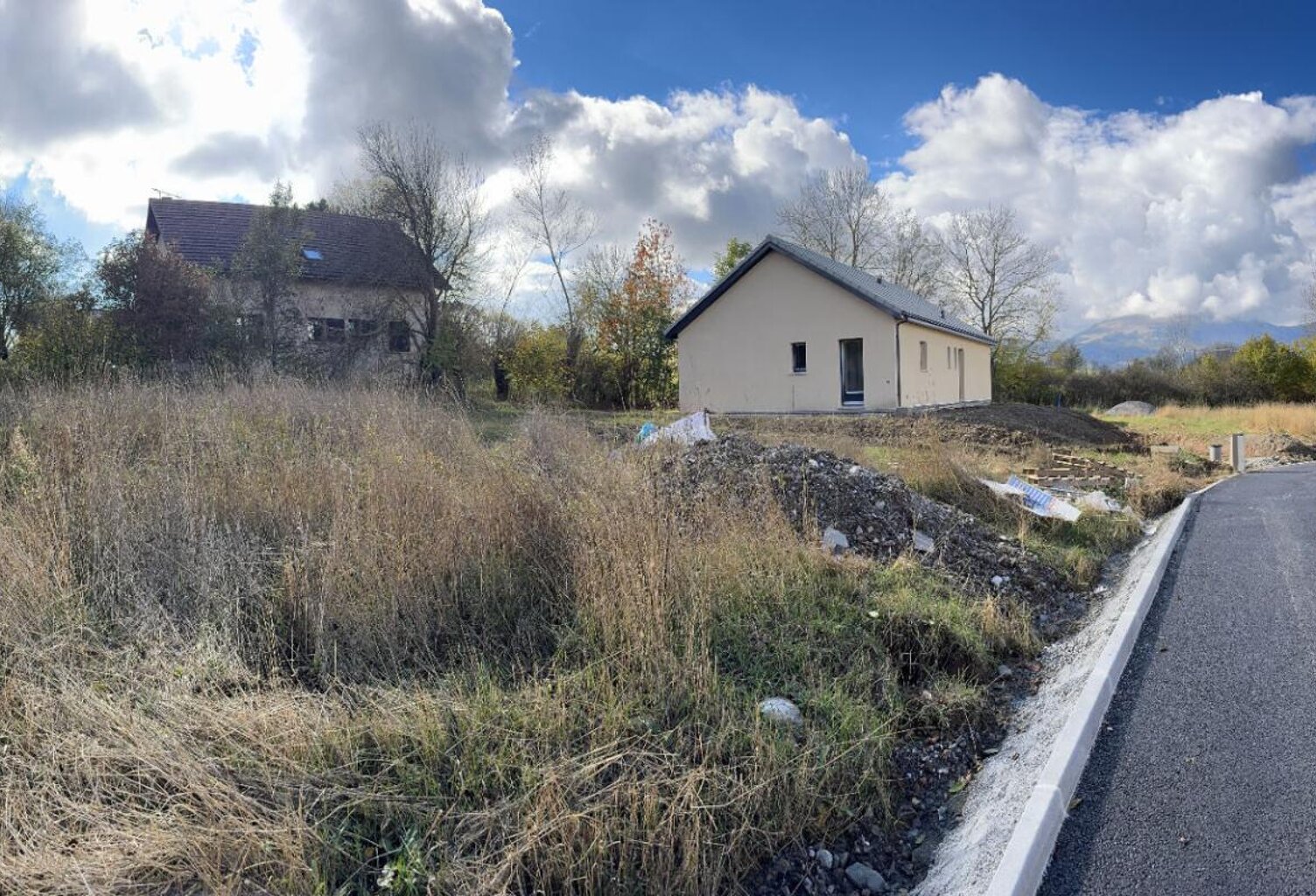 Terrain Forest Saint Julien 670 m2 — photo 1