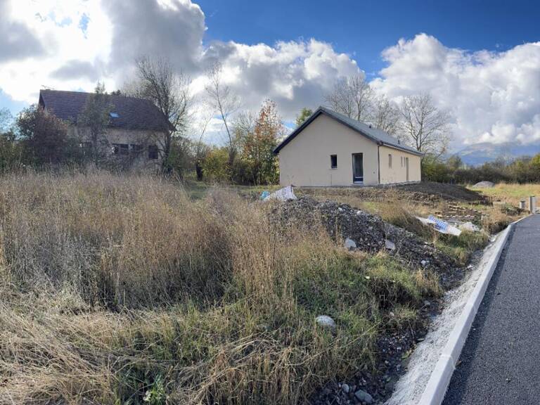 Terrain Forest Saint Julien 670 m2 — photo 1